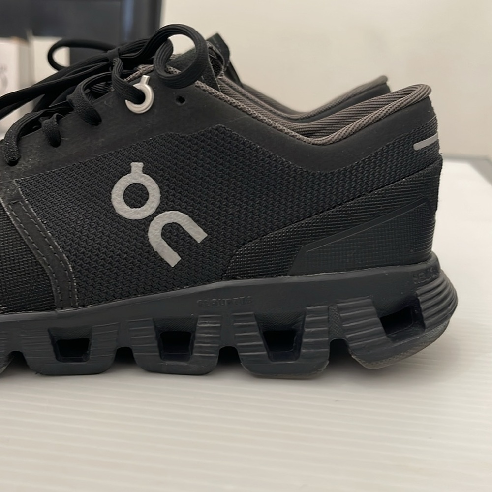 On Running Black/Gray Cloud Sneakers - Picture 4 of 8